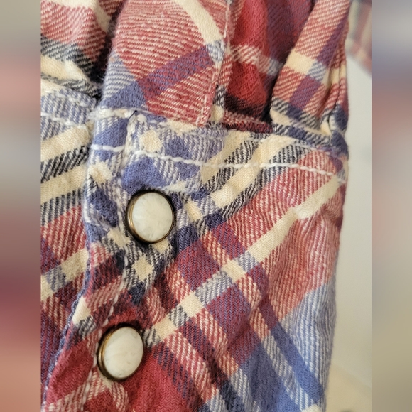 BKE Women's Plaid Flannel Shirt With Pearl Button Snap Closure Size Largr - Picture 4 of 8